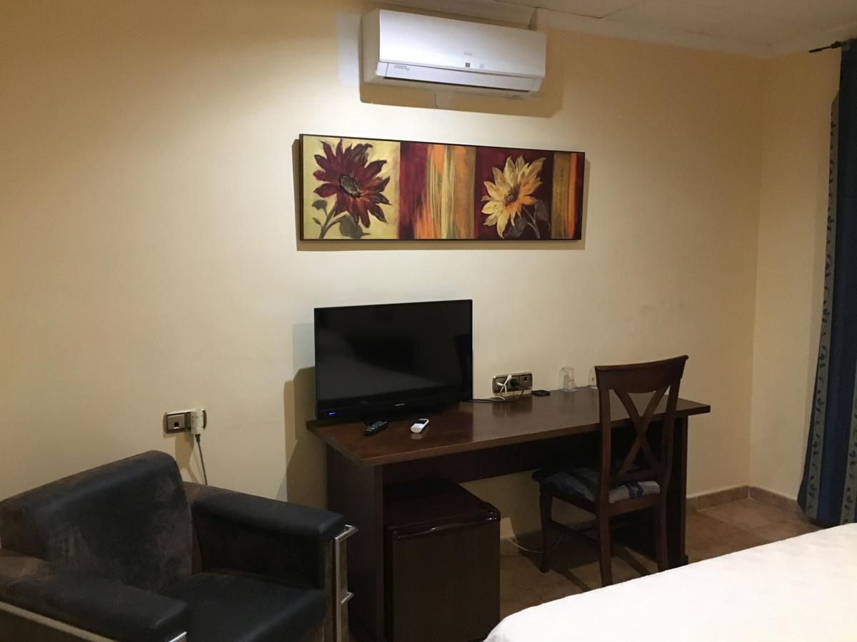 Hostal Meson Arboleas Luaran gambar
