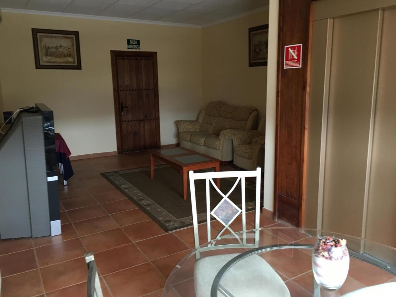 Hostal Meson Arboleas Luaran gambar