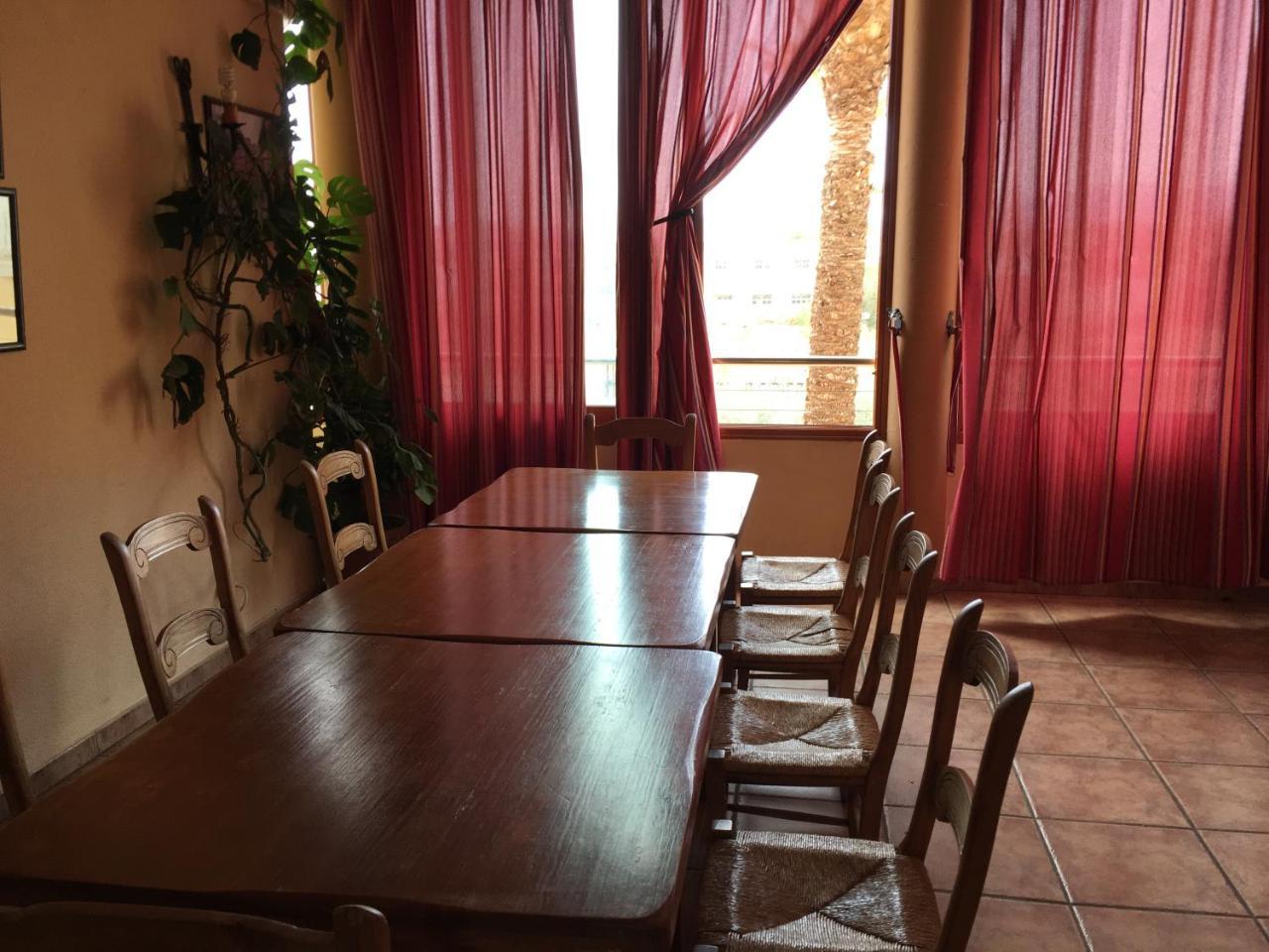Hostal Meson Arboleas Luaran gambar